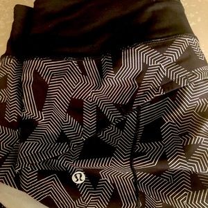 Lululemon speed up, low rise, 2.5 inch, size 6